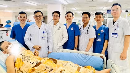 Cứu sống người đàn ông bị đâm thủng tim, ngừng tim 3 lần