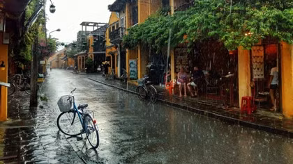 Mưa giông khắp Trung và Nam Bộ, nhiều nơi mưa to