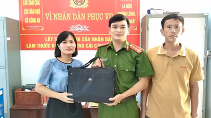 Nhanh chóng tìm chủ nhân đánh rơi túi xách nhờ thẻ CCCD gắn chíp