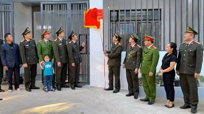 Khánh thành và trao nhà nghĩa tình đồng đội
