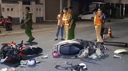 2 xe máy tông nhau trên đường bờ kè sông Tiền, 4 người thương vong