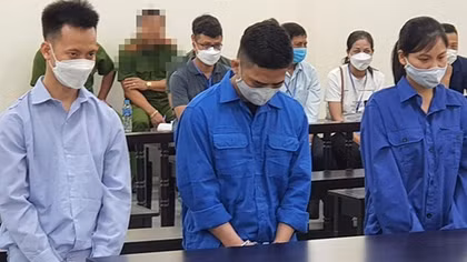 Khi nhân viên công ty tài chính phản thùng