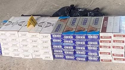 Phá sới bạc ở quán cà phê, lộ ra điểm tập kết thuốc lá lậu