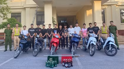 Thấy Công an, nhóm côn đồ bỏ xe máy, vứt phóng lợn tháo chạy