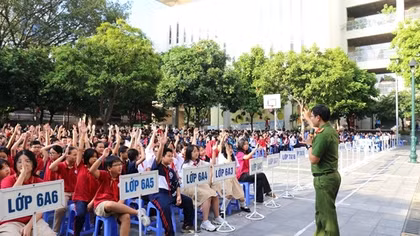 Tuyên truyền giáo dục pháp luật, kỹ năng ứng xử học đường cho hơn 15.000 học sinh Hà Nội
