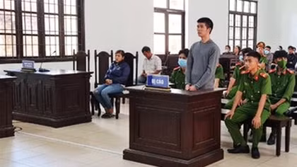 Chém chết dượng, người cháu lãnh án 19 năm tù