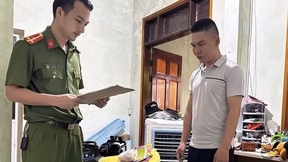 Bắt đối tượng cho vay lãi suất "cắt cổ" lên đến 365%/ năm