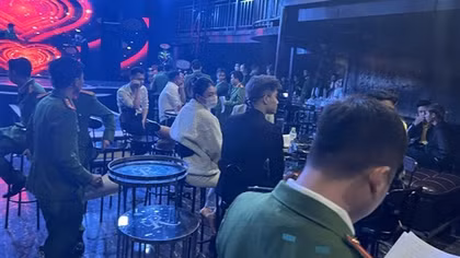 Kiểm tra bất ngờ bar "Rex", phát hiện 13 dân chơi dương tính với ma túy