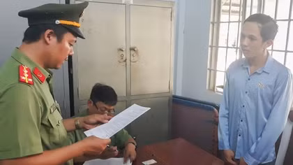 Lên mạng mua súng quân dụng để...phòng thân