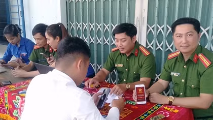 Gấp rút hoàn thành cấp căn cước và tài khoản định danh điện tử