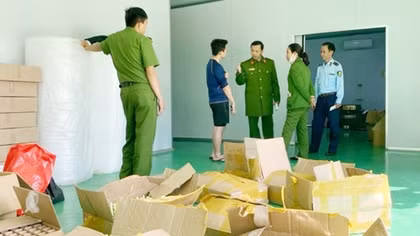 Lên mạng mua hóa chất về “nhào trộn” thành mỹ phẩm đem bán