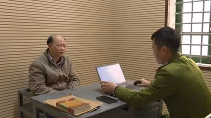 Bắt hàng loạt cán bộ nhận tiền “bôi trơn” để làm nhanh sổ đỏ
