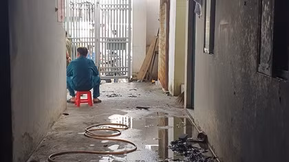 Ghen tuông đốt phòng trọ khiến 7 người bị bỏng nặng