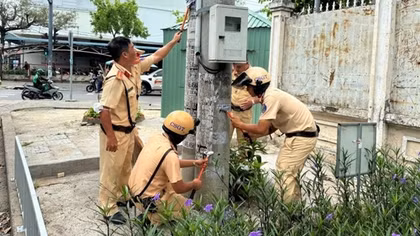 Đồng loạt xóa quảng cáo trái phép trên đường phố