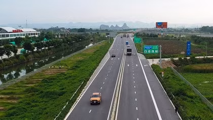 Bốn cao tốc vừa khai thác đã phải đề nghị mở rộng