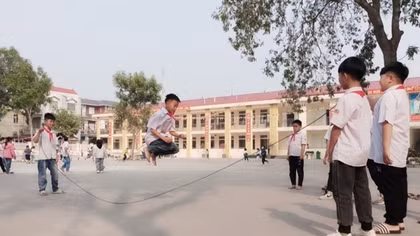 Giúp học sinh thoát “thế giới ảo” bằng văn hóa dân tộc