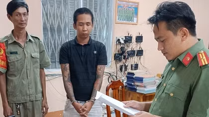 Bắt tạm giam nhóm mua bán trái phép vũ khí quân dụng