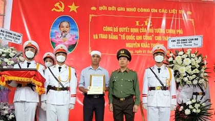 Trao Quyết định truy thăng cấp bậc hàm và Bằng Tổ quốc ghi công 3 liệt sĩ hy sinh tại đèo Bảo Lộc