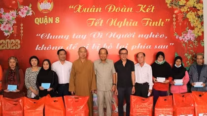 Trao tặng 400 phần quà Tết cho đồng bào dân tộc Chăm