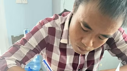 Công an xã vận động đối tượng truy nã ra đầu thú