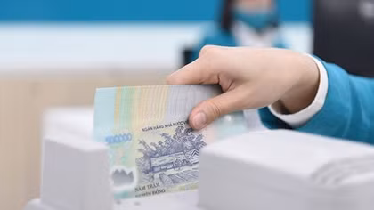 Lãi suất liên ngân hàng giảm sâu