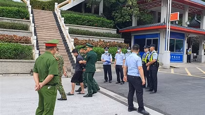 Nghịch tử giết cha, trốn sang Trung Quốc sa lưới