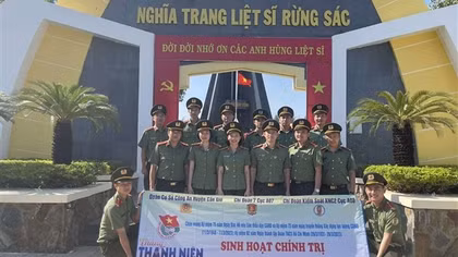 Công an CKHKQT Tân Sơn Nhất phối hợp với Cục Ngoại tuyến tổ chức nhiều hoạt động xã hội tình nghĩa