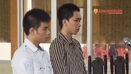 Chém đối thủ gục tại chỗ vì "cay" người yêu mình ngồi cạnh
