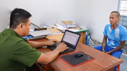 Bắt tạm giam đối tượng dùng súng gây náo loạn trong đêm