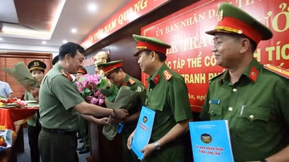 Khen thưởng các đơn vị phá vụ án bắt cóc bé gái đòi 2 tỷ đồng tiền chuộc