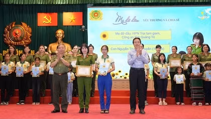 Hơn 10 năm là “Mẹ đỡ đầu” cho trẻ mồ côi