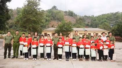 Nụ cười của những trẻ em có hoàn cảnh khó khăn