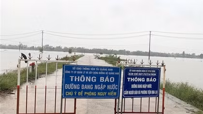 Mưa lũ khiến nhiều nơi thành "biển", học sinh ở Quảng Nam, Đà Nẵng nghỉ học