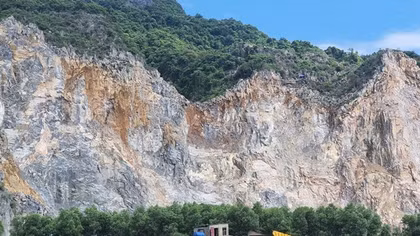 Rơi từ vách đá, một công nhân tử vong