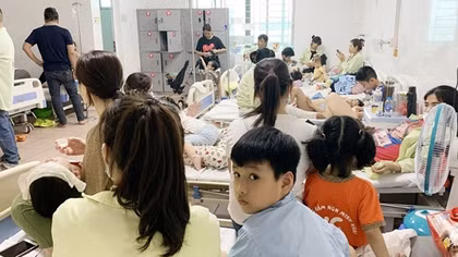 Trời nồm ẩm, trẻ mắc bệnh hô hấp tăng cao