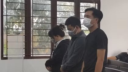Bị phạt hơn 7 năm tù vì sản xuất mũ bảo hiểm giả