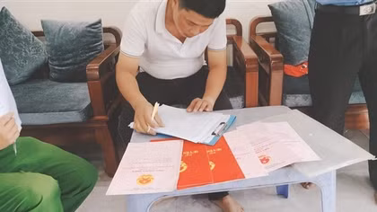 Lên mạng đặt làm sổ đỏ giả, tài xế khiến nhiều người sập bẫy