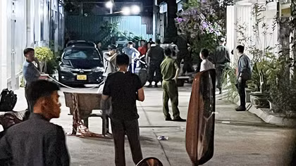 Xe hơi phát nổ, một phụ nữ trong ô tô bị bỏng nặng