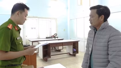 Phân lô đất nông nghiệp trên giấy, chiếm đoạt 900 triệu đồng