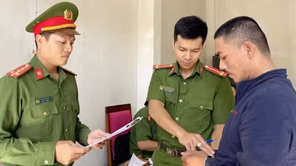 Bị ép vay nóng với lãi suất đến 1.284%/năm để trả nợ cũ