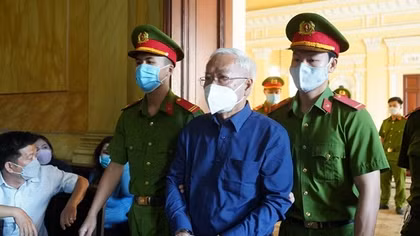 Đang “cõng” án chung thân, cựu TGD Ngân hàng DAB Trần Phương Bình ra hầu toà lần 4