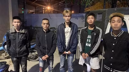 Cảnh sát 141 chặn bắt “trẻ trâu” gây náo loạn đường phố đêm cuối tuần