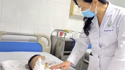 Bé trai bị nhầm thành gái khi "vùng kín" có những bất thường