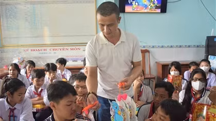 Đại uý Công an làm nhiều việc nghĩa