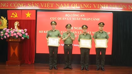 Nâng cao ứng dụng khoa học công nghệ trong công tác quản lý xuất nhập cảnh