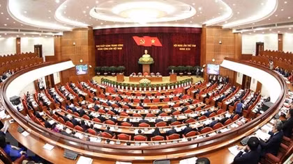 Trung ương thảo luận nhiều vấn đề quan trọng trong ngày làm việc thứ hai