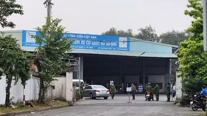 Bắt tạm giam Giám đốc Trung tâm đăng kiểm 50-04V