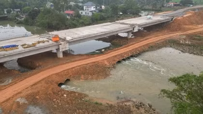 Dự án kè sông Yên nguy cơ chậm tiến độ vì dòng chảy bị bóp nghẹt