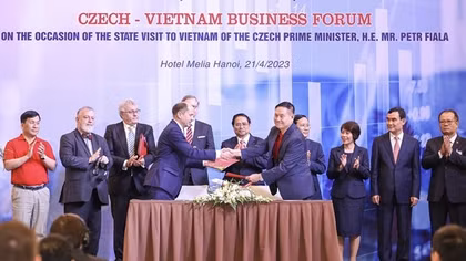 Vietjet ký thỏa thuận hợp tác cùng trường bay F Air