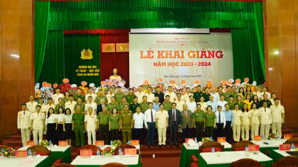 Trường Đại học Kỹ thuật - Hậu cần CAND tổ chức lễ khai giảng năm học mới